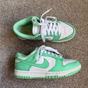NIKE Green and White DUNKS